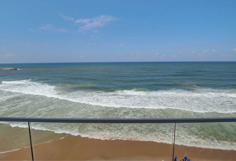 سوییت اجرایی, Lancaster Eden Bay