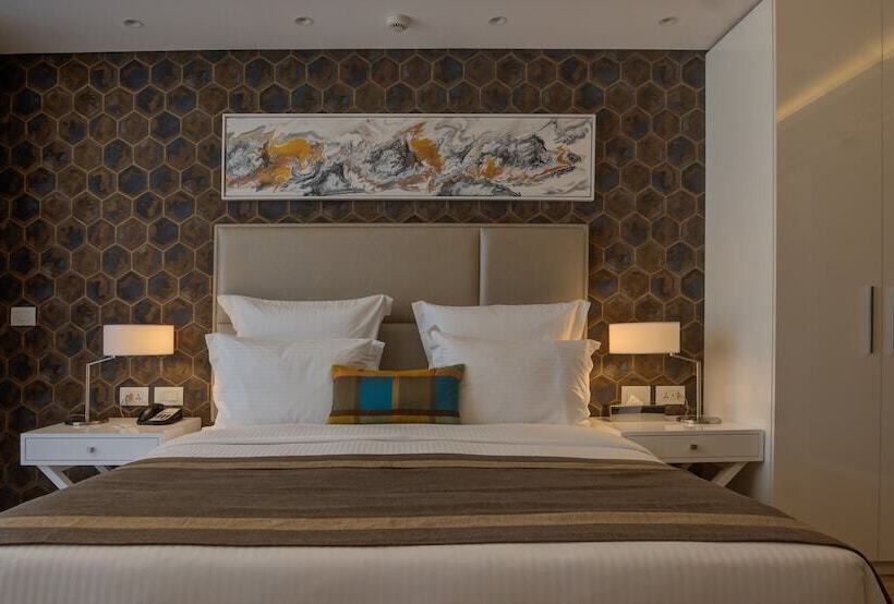 سوییت اجرایی, Lancaster Eden Bay