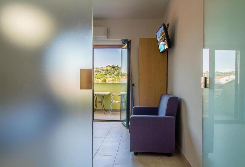 דירת חדר, Residence Playa