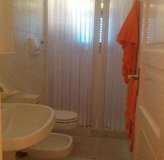 스탠다드 트리플 룸, Roda