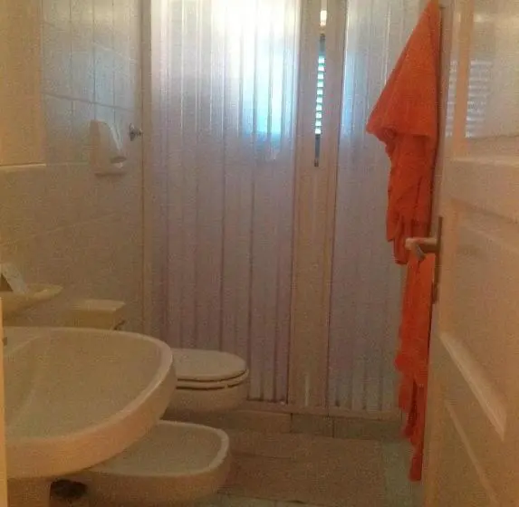 Habitació Triple Estàndard, Roda