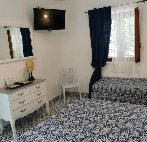 Habitació Triple Estàndard, Roda
