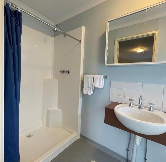 דירת 4 חדרים, Southern Cross Motor Inn