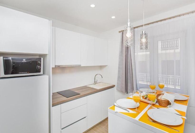 スタンダードスタジオ, Boutique Flamingo B&b