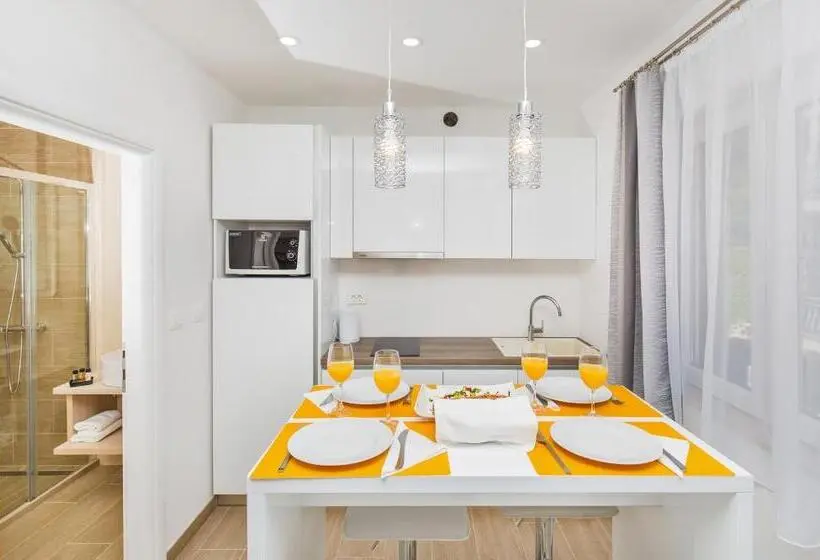 استودیوی استاندارد, Boutique Flamingo B&b