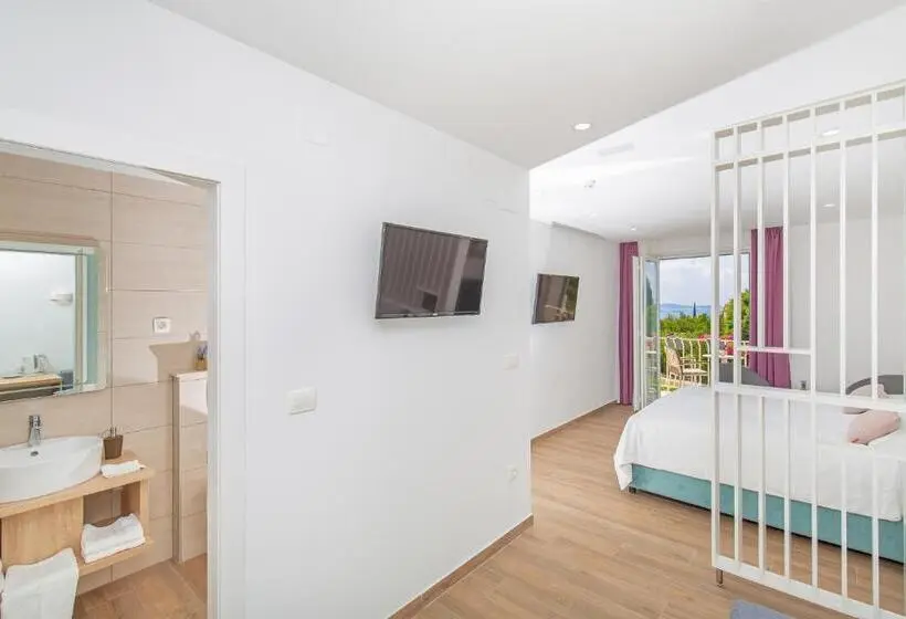 اتاق لوکس با بالکن, Boutique Flamingo B&b
