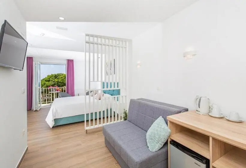 اتاق لوکس با بالکن, Boutique Flamingo B&b