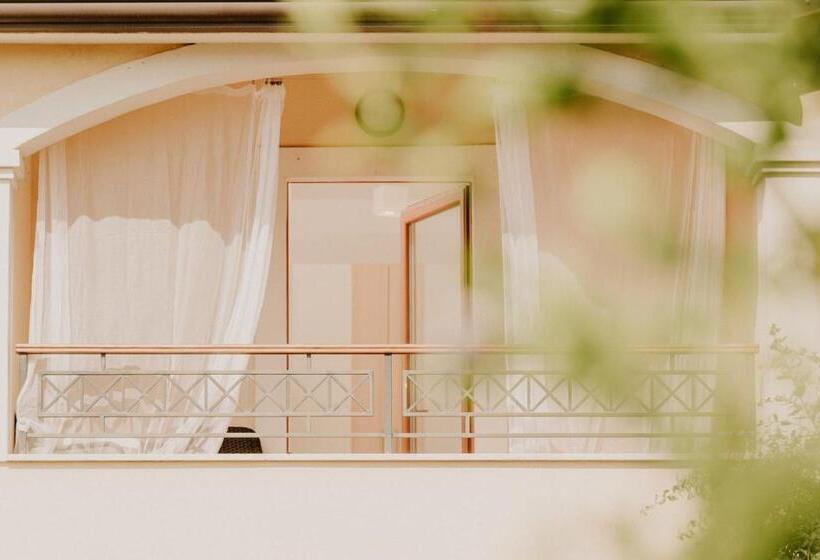 标准房带园景, Bed And Breakfast Kolo Adults Only