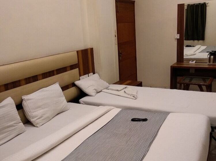 Номер Стандарт Трехместный, Golden Oasis Delhi