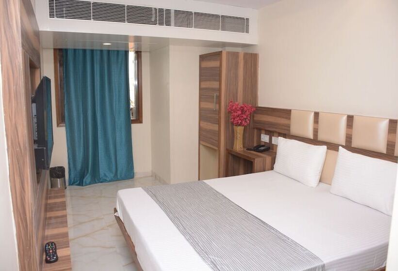 Номер Стандарт Трехместный, Golden Oasis Delhi