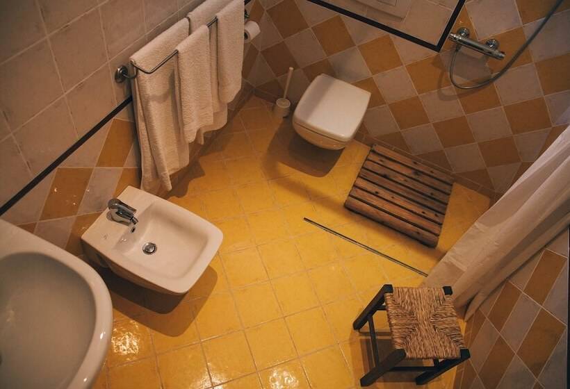 اتاق استاندارد, I Grilli