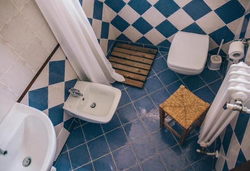 اتاق استاندارد, I Grilli