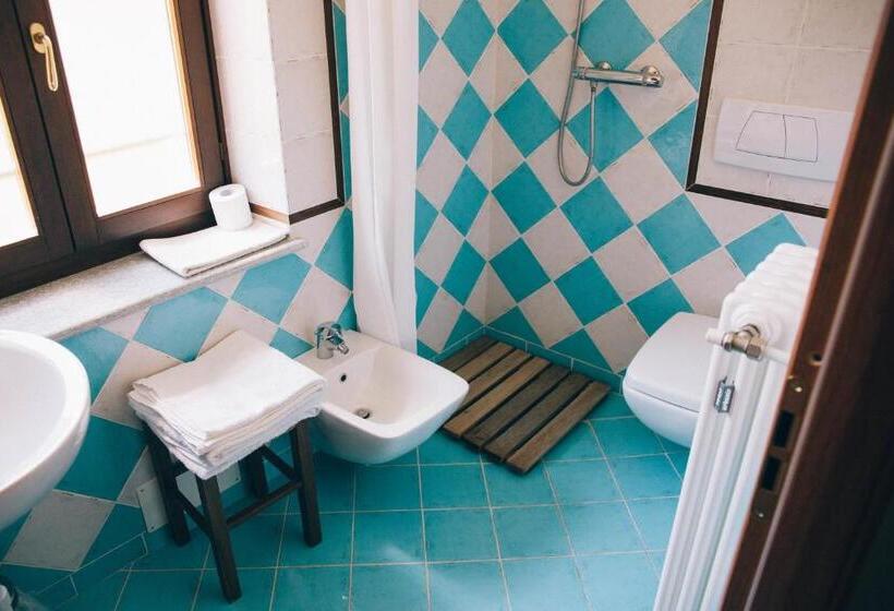 اتاق استاندارد, I Grilli