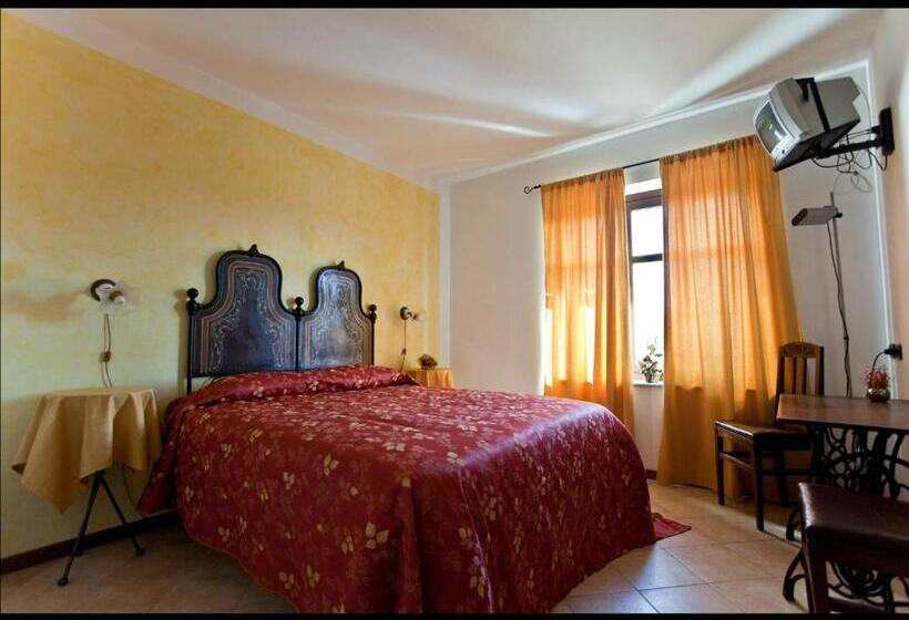 اتاق استاندارد, I Grilli