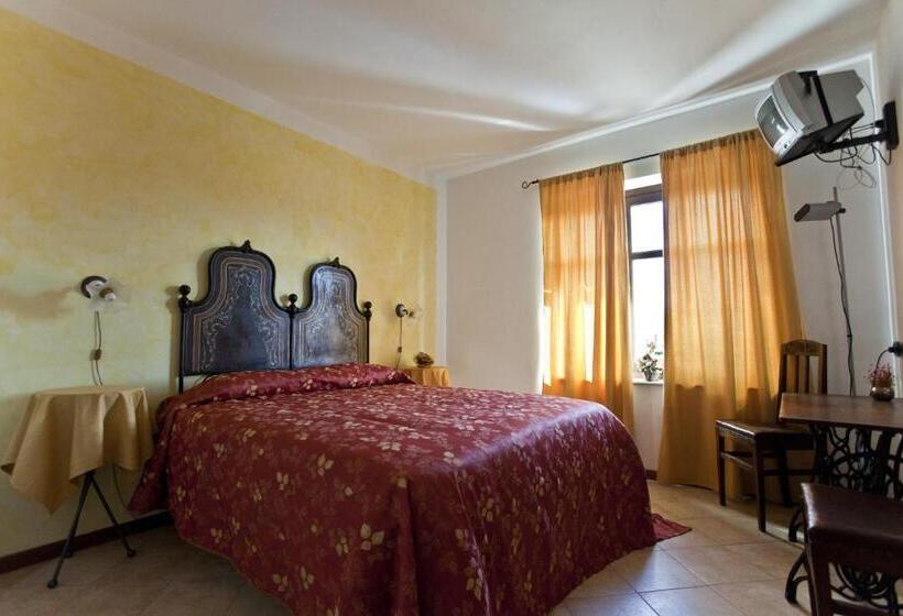 اتاق استاندارد, I Grilli