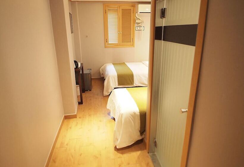 اتاق استاندارد سه نفره, Park Hill Myeongdong
