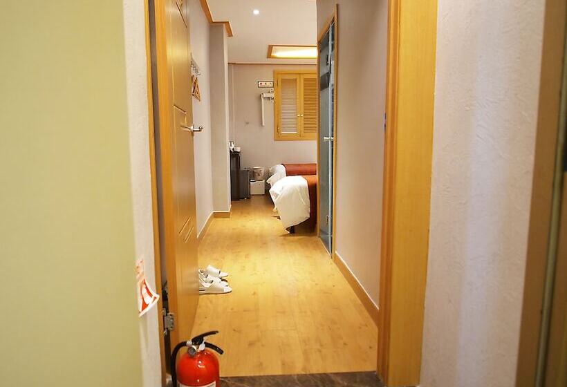 اتاق استاندارد سه نفره, Park Hill Myeongdong