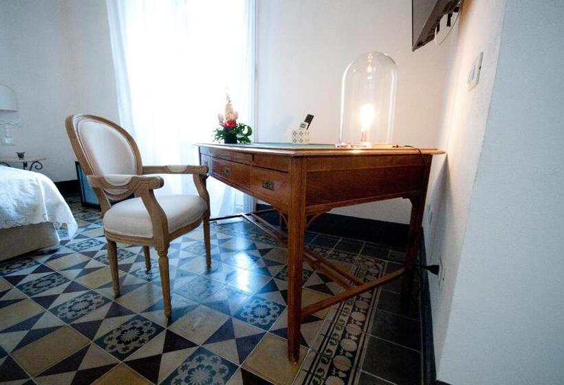 Suíte Júnior com Sacada, Sveva Rooms
