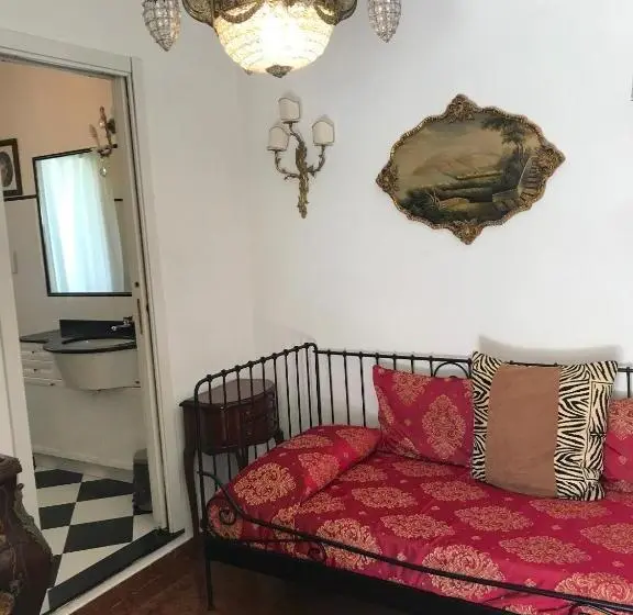 اتاق سوپریور سه تخته, Villa Luisa