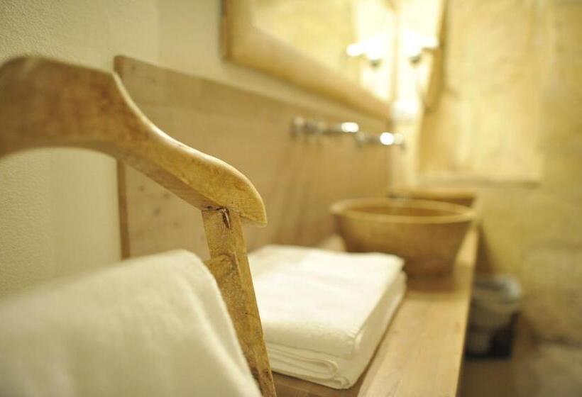 高级房间带漩涡浴缸, L Hotel In Pietra