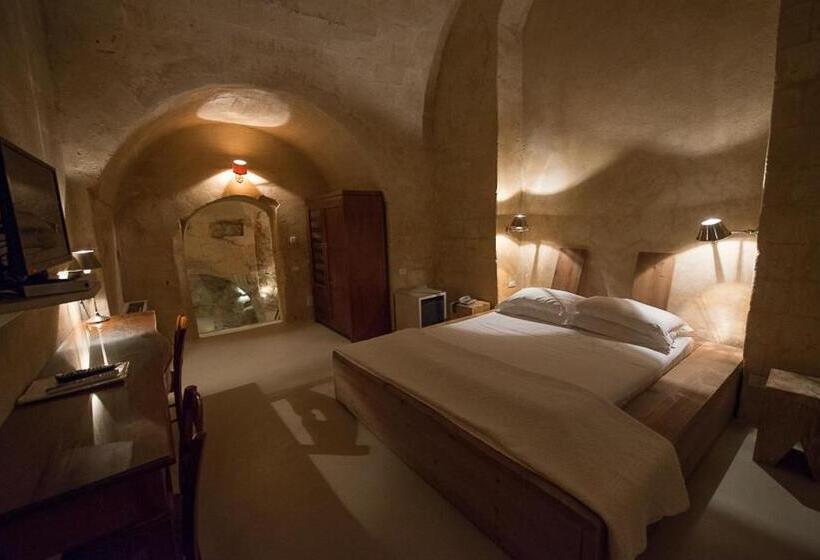 带按摩浴盆的套房, L Hotel In Pietra