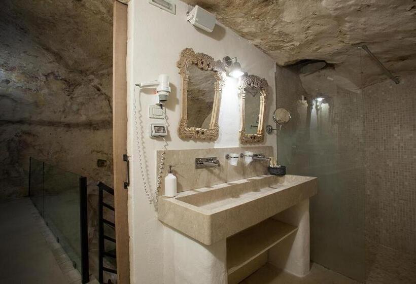 带按摩浴盆的套房, L Hotel In Pietra