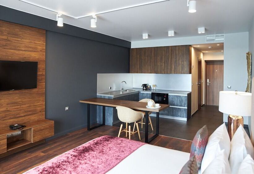 标准工作室, Lahta Plaza