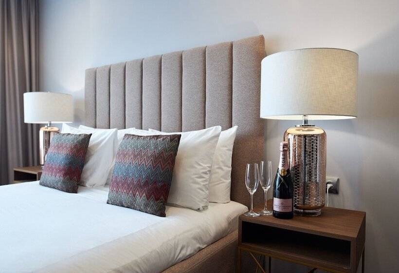 标准工作室, Lahta Plaza