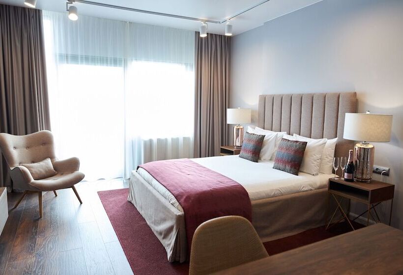 标准工作室, Lahta Plaza