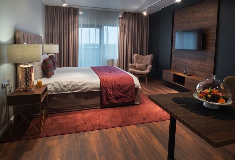 标准工作室, Lahta Plaza