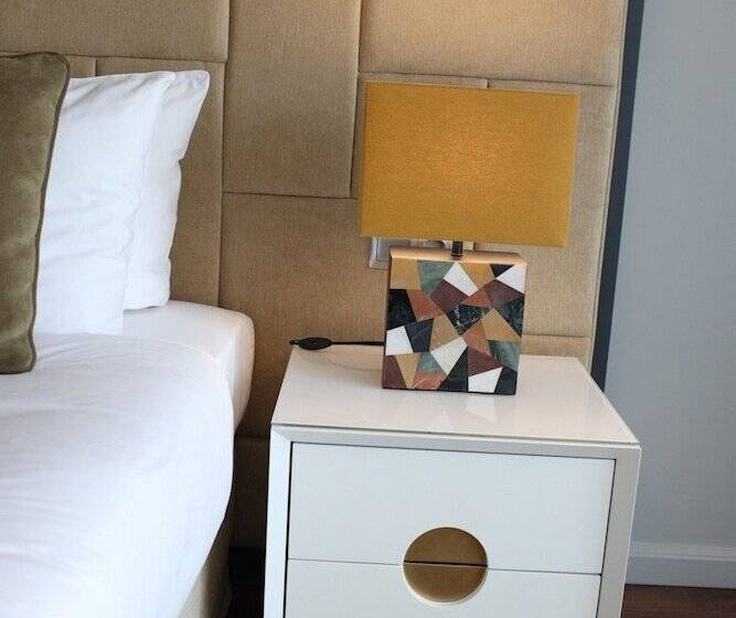 高级套房, Lahta Plaza