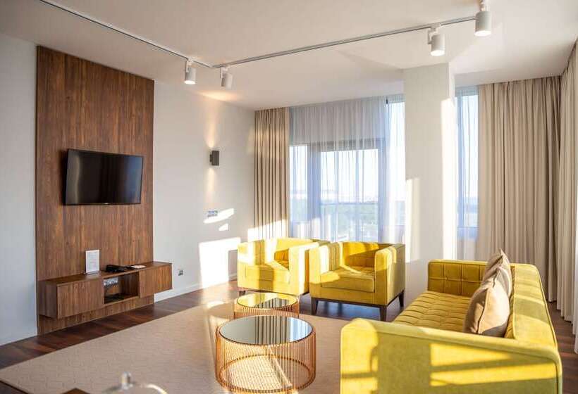 高级套房, Lahta Plaza