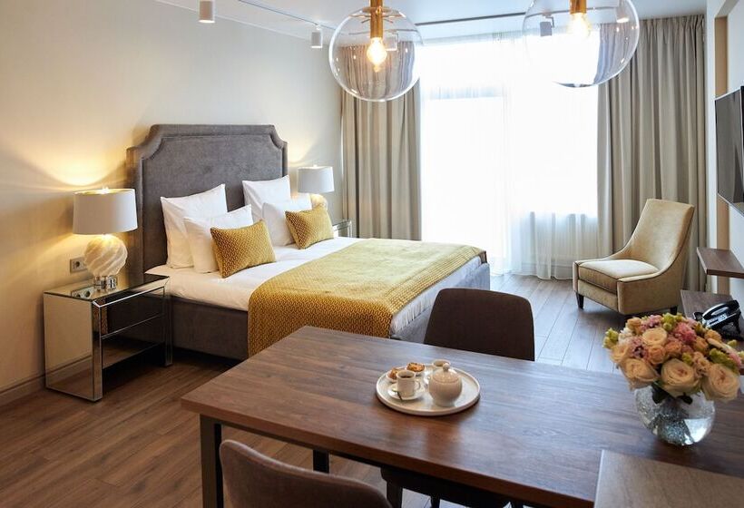 豪华套房, Lahta Plaza