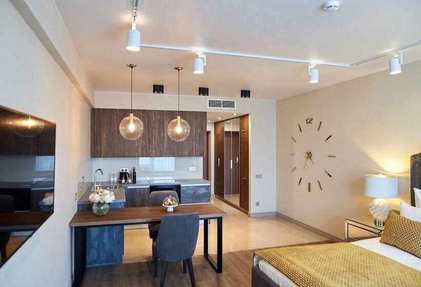 豪华套房, Lahta Plaza