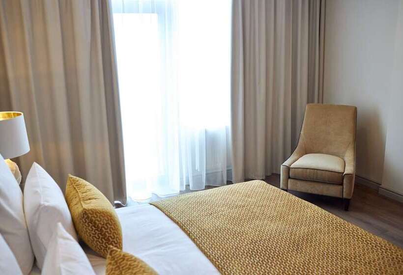 豪华套房, Lahta Plaza