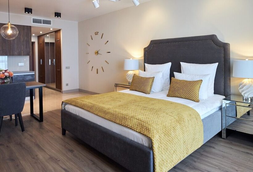 豪华套房, Lahta Plaza