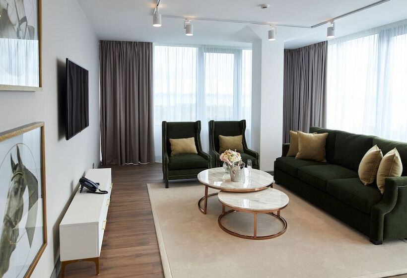 带1个卧室的行政公寓, Lahta Plaza