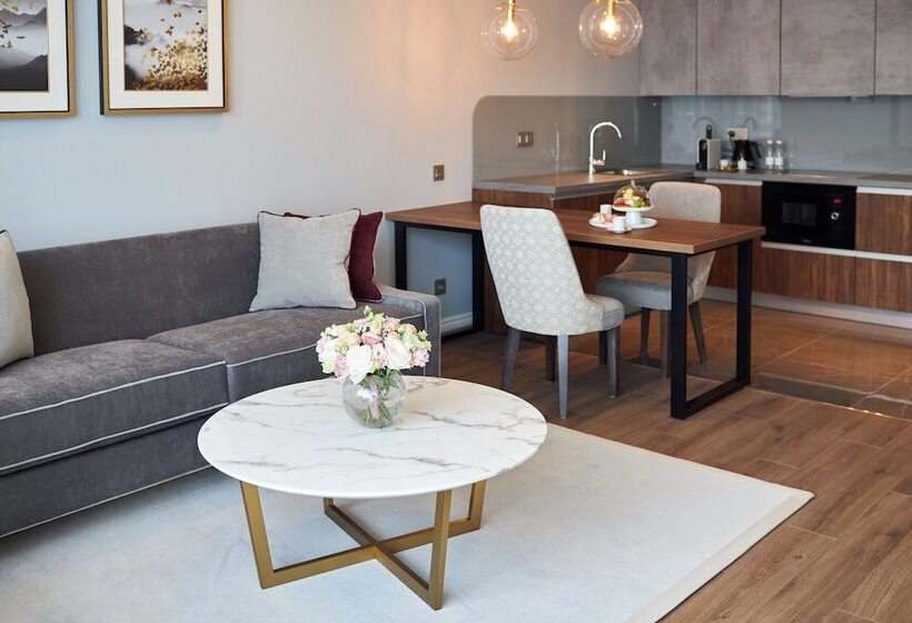 高级套房, Lahta Plaza