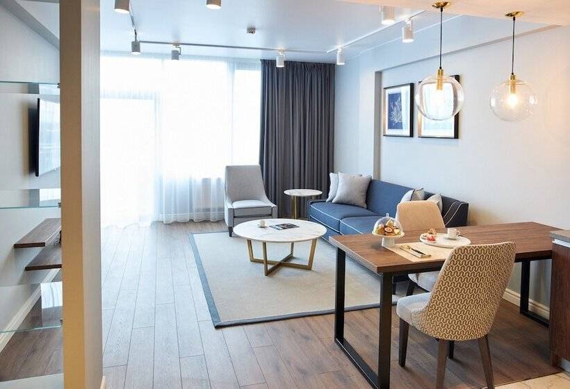 高级套房, Lahta Plaza