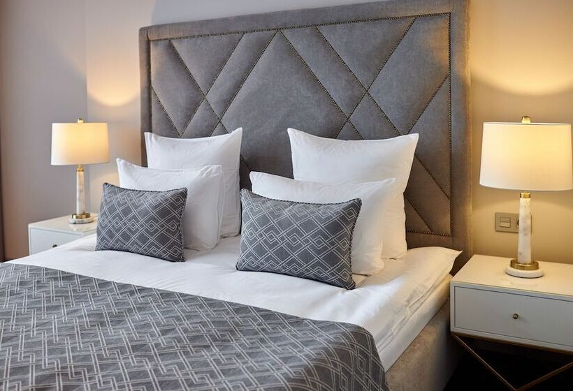 带1个卧室的行政公寓, Lahta Plaza