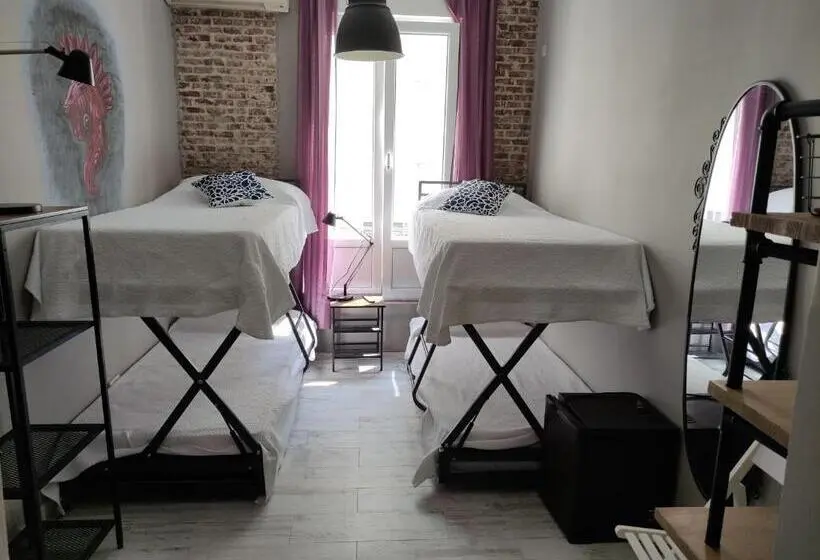اتاق استاندارد چهار تخته, Hostal Hispalense
