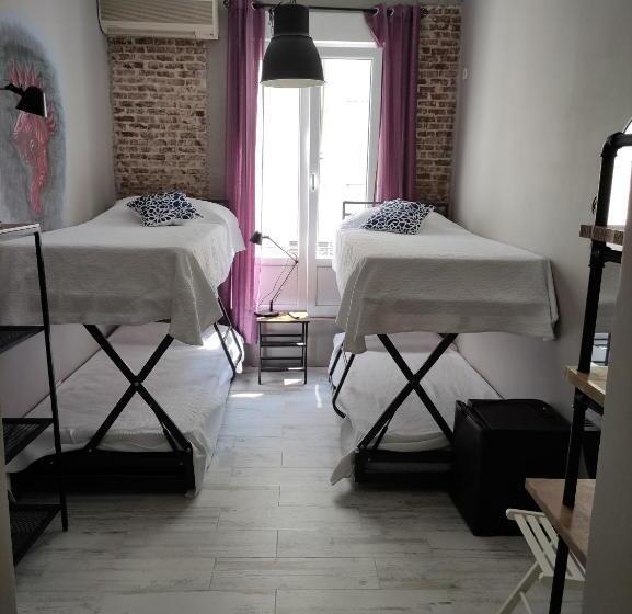 اتاق استاندارد چهار تخته, Hostal Hispalense