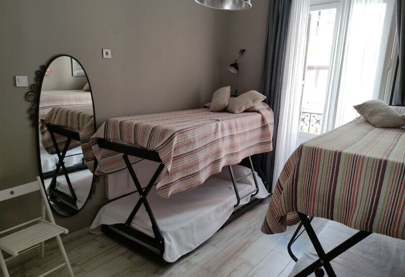 اتاق استاندارد چهار تخته, Hostal Hispalense