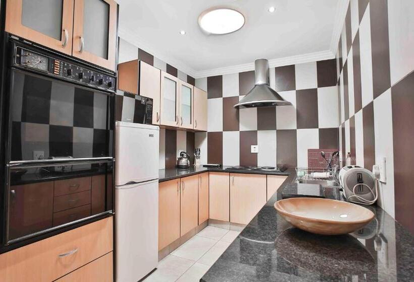 スイート, Accommodation At Vans Self Catering