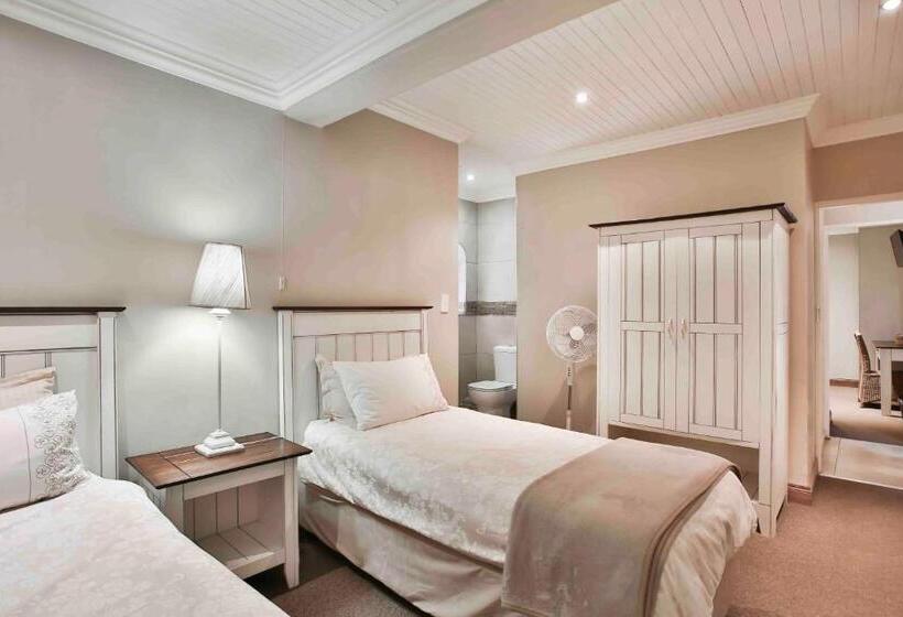 スイート, Accommodation At Vans Self Catering