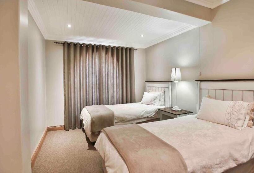 スイート, Accommodation At Vans Self Catering