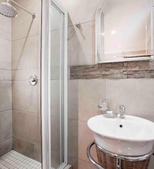 スイート, Accommodation At Vans Self Catering