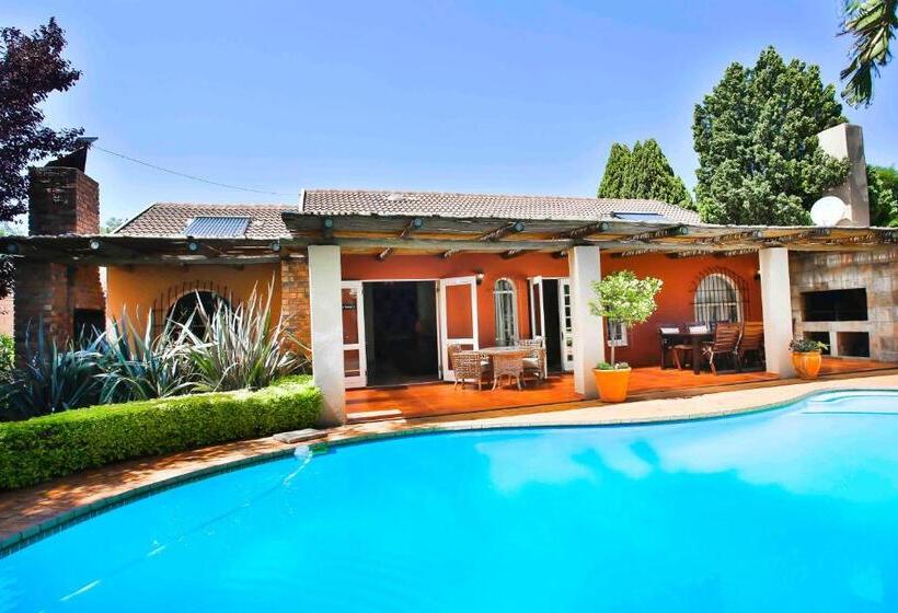 スイート, Accommodation At Vans Self Catering