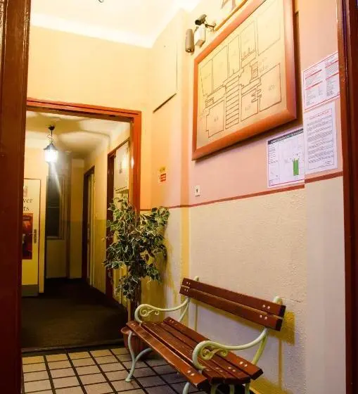 اتاق استاندارد با سرویس بهداشتی مشترک, Best Spot Hostel