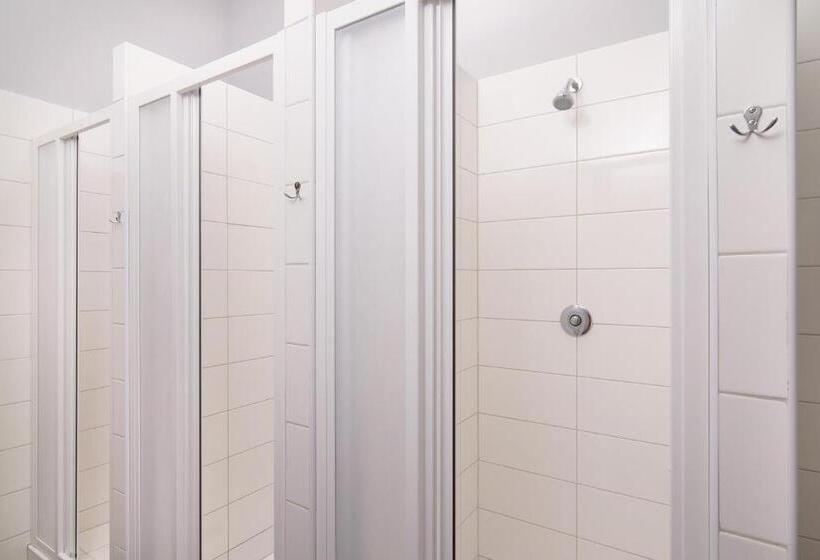 اتاق استاندارد با سرویس بهداشتی مشترک, Best Spot Hostel